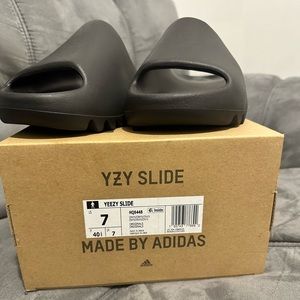 Yeezy onyx slides/ brand new in box